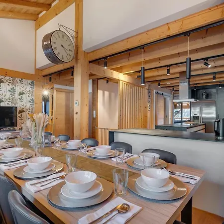 Abeille 12 Guests • Hot Tub • Free Bus Chalet Les Gets