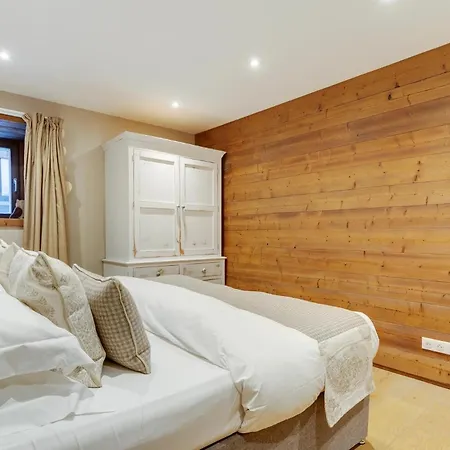 Chalet Abeille 12 Guests • Hot Tub • Free Bus Les Gets