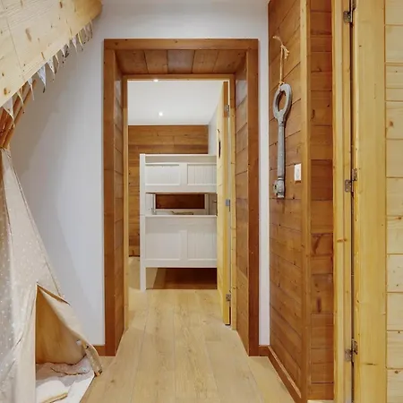 Chalet Abeille 12 Guests • Hot Tub • Free Bus